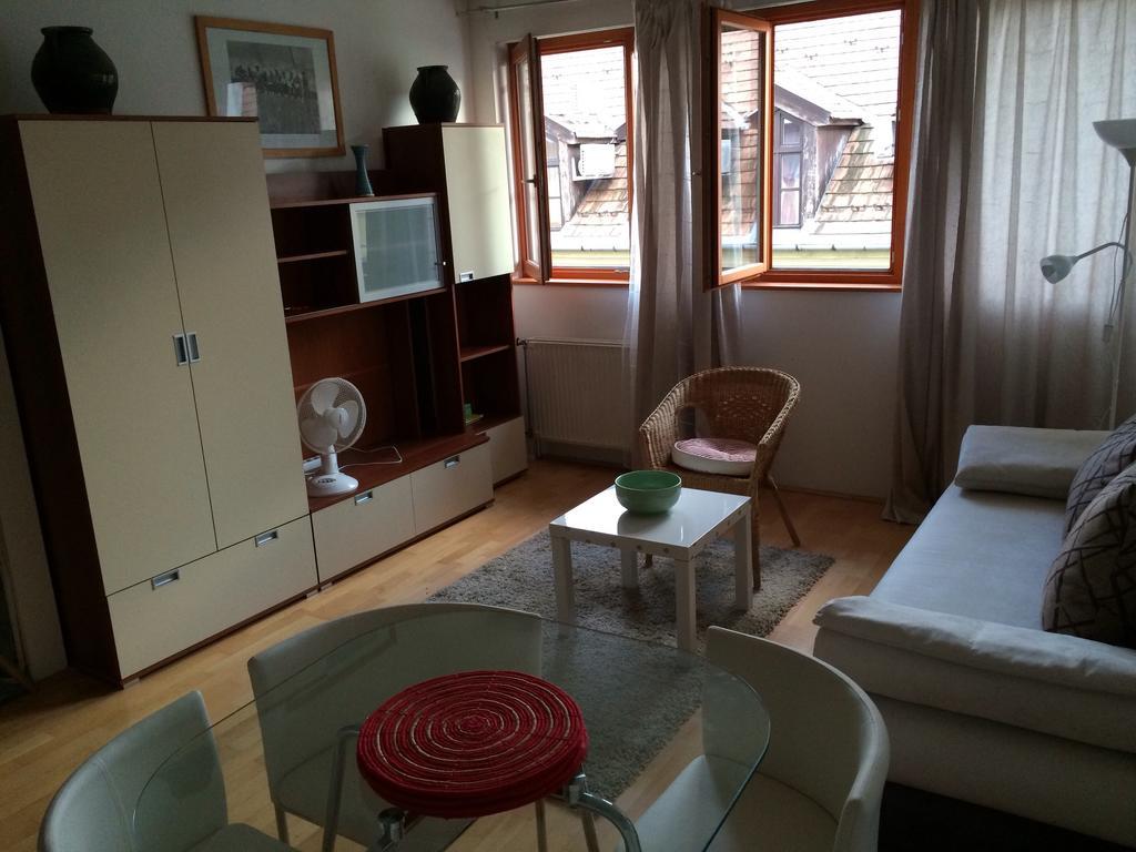 Helena Apartment